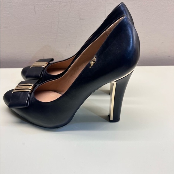 Italian Elegant Black Leather Heels with Bow - Picture 2 of 10